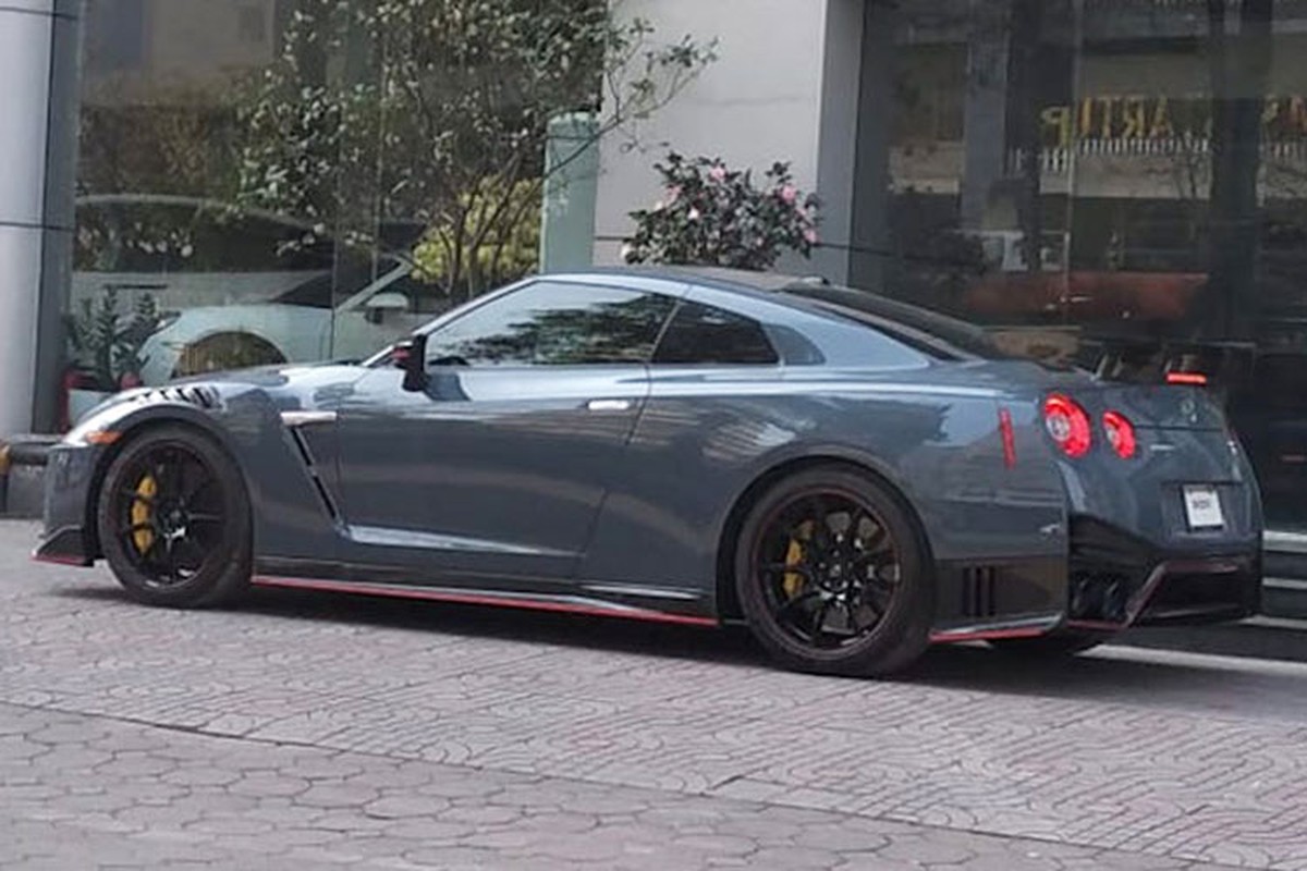 Nissan GT-R Nismo tien ty dat ngang sieu xe, dau tien ve Viet Nam-Hinh-2