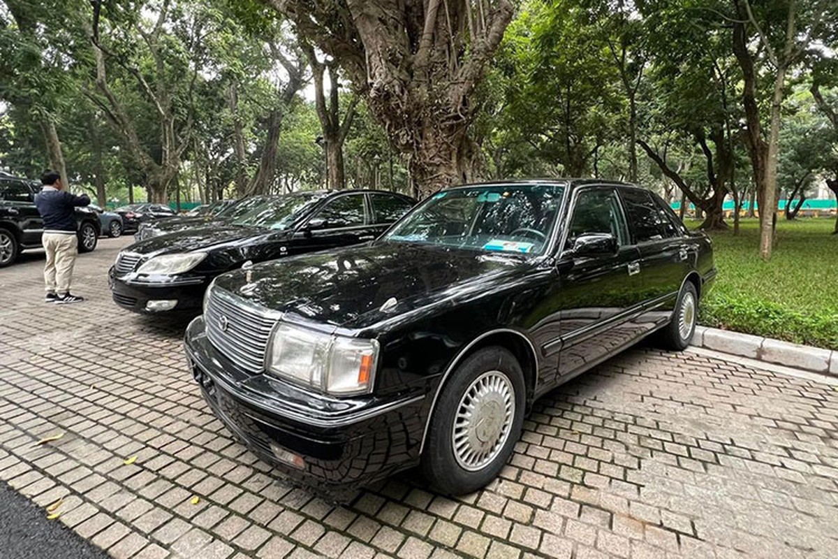 Dan Toyota Crown 