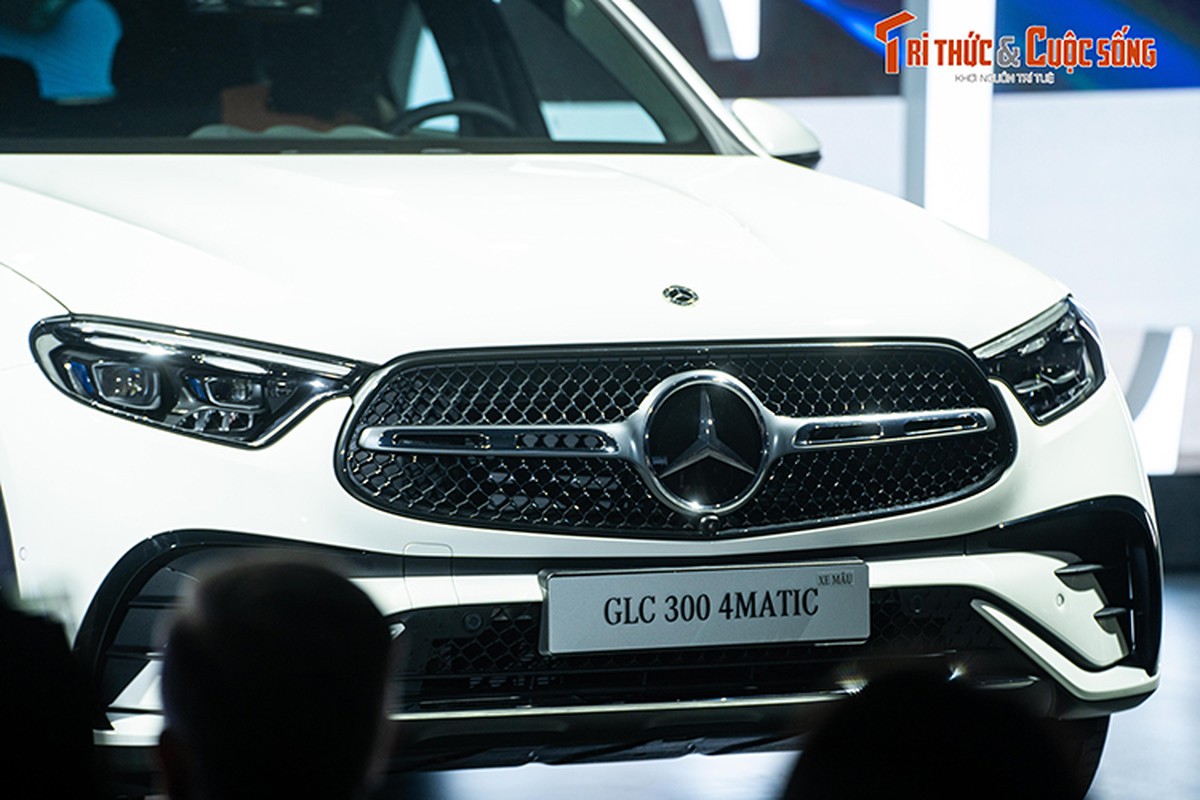 Can canh Mercedes-Benz GLC 2023 tai Viet Nam, tu 2,29 ty dong-Hinh-3