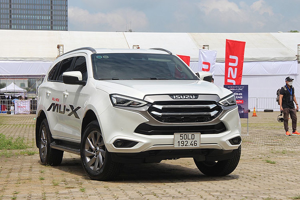 Top xe SUV 7 cho tai Viet Nam thang 5/2023, Ford Everest dan dau-Hinh-7