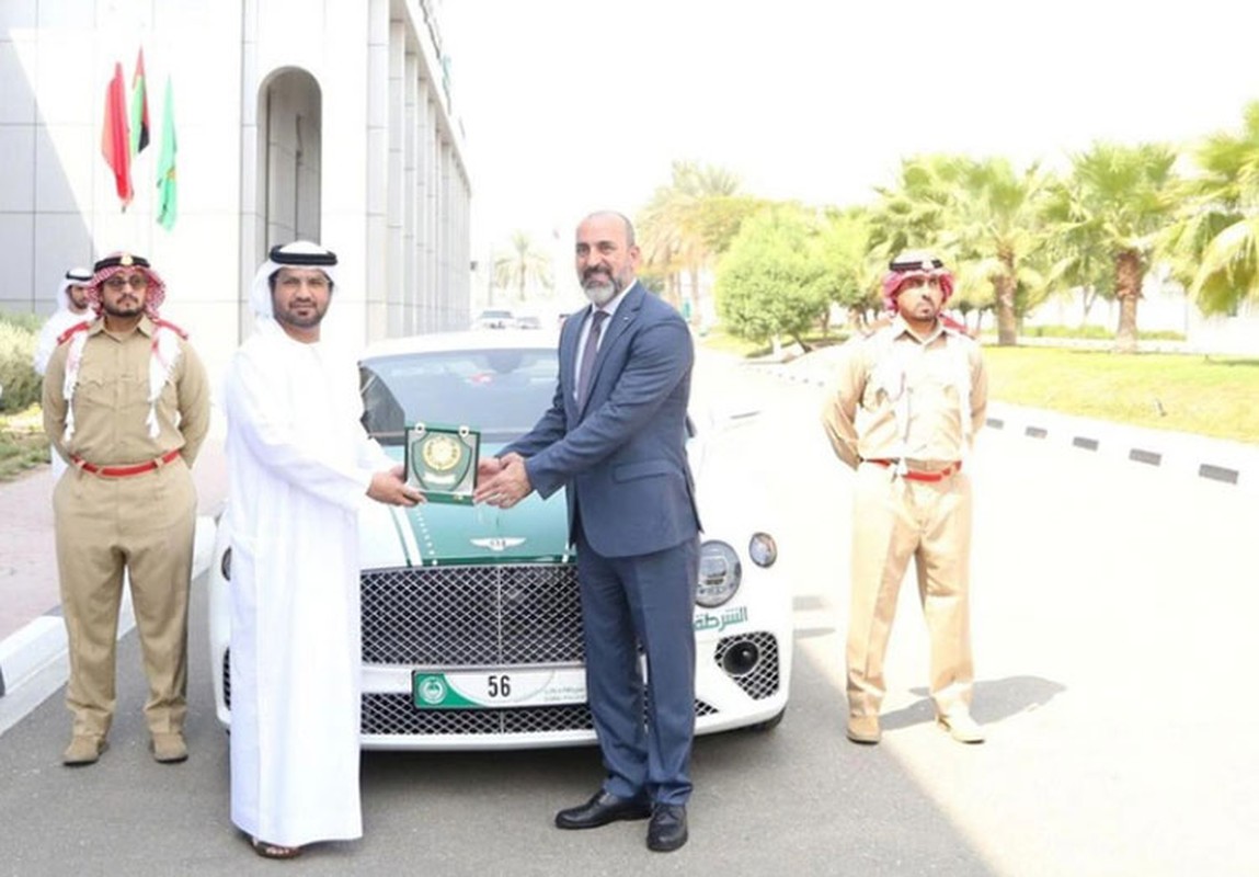 Bentley Continental GT sieu sang ve doi canh sat sieu giau Dubai