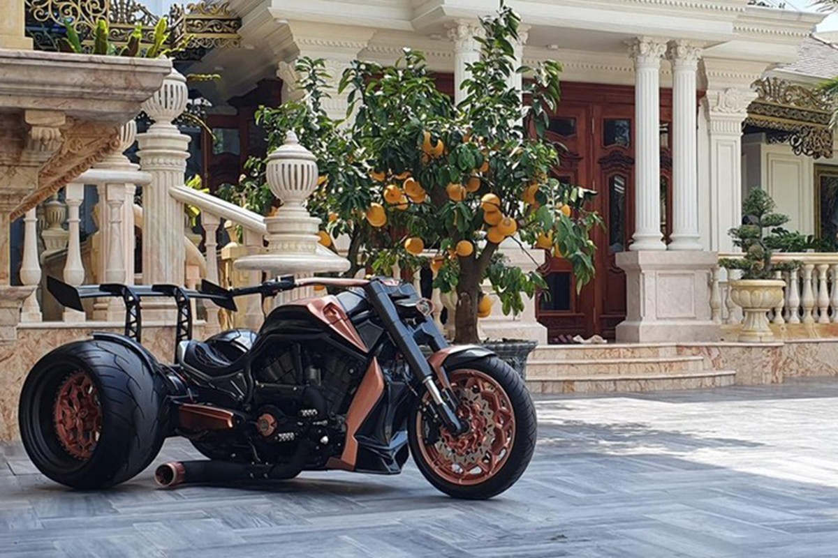 Harley-Davidson V-Rod 800 hon trieu cua Hoang Kim Khanh duoc vo tang