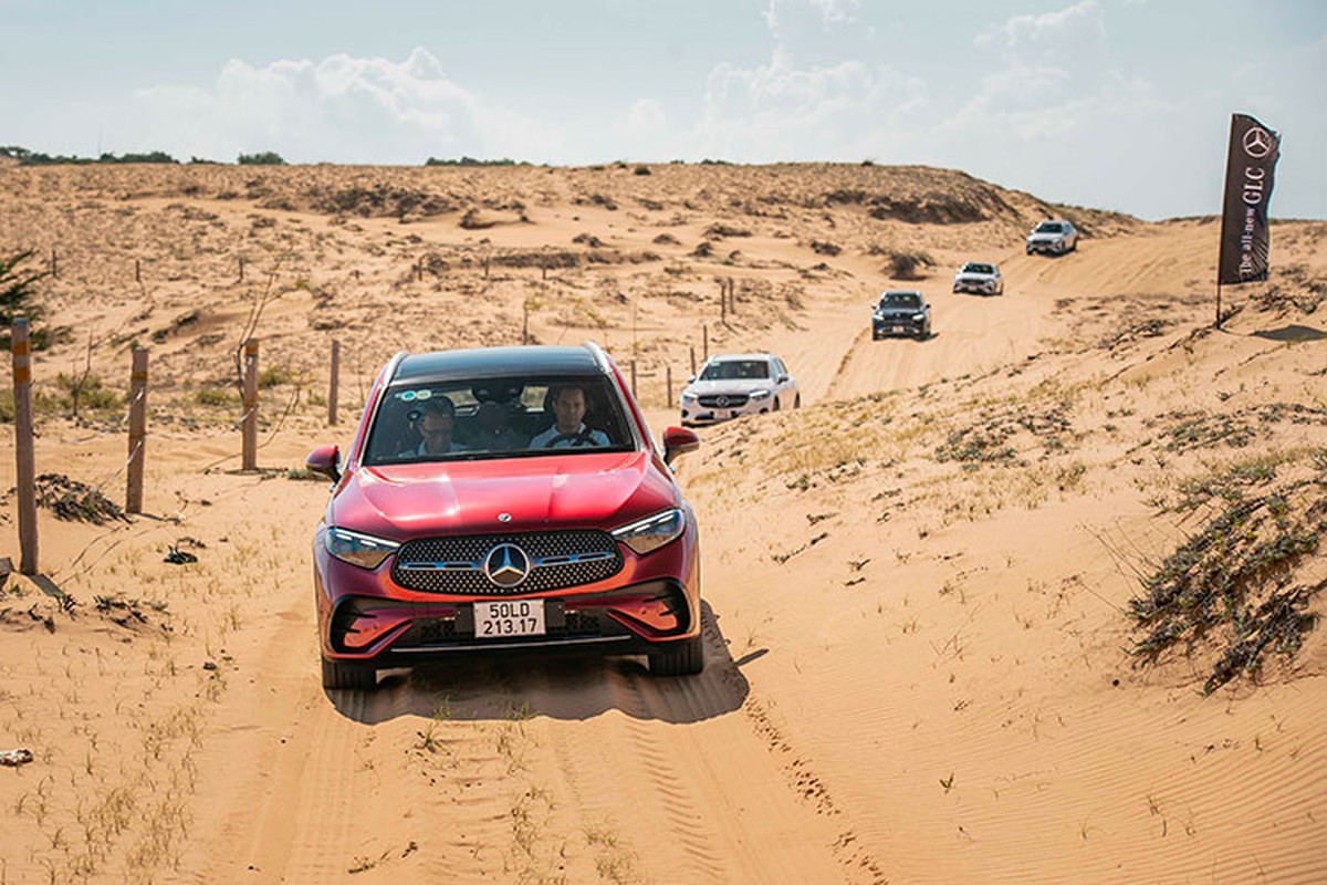 Trai ngiem Mercedes-Benz GLC 2023 tien ty tai 