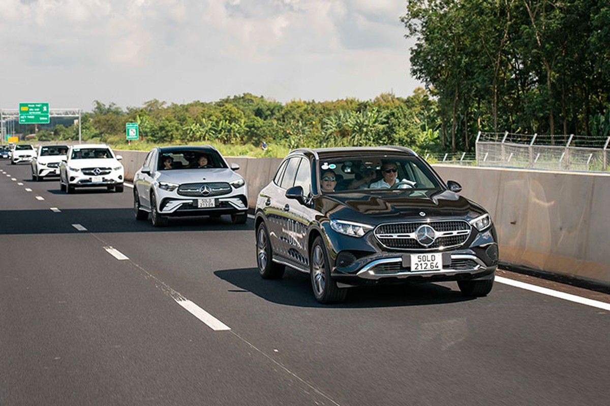 Trai ngiem Mercedes-Benz GLC 2023 tien ty tai 