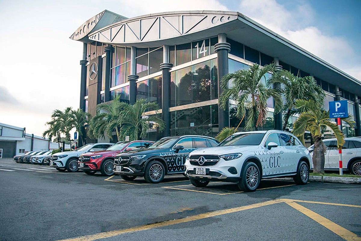 Trai ngiem Mercedes-Benz GLC 2023 tien ty tai 