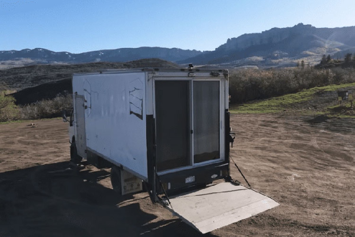 Isuzu 4WD Box Truck Camper - chiec 