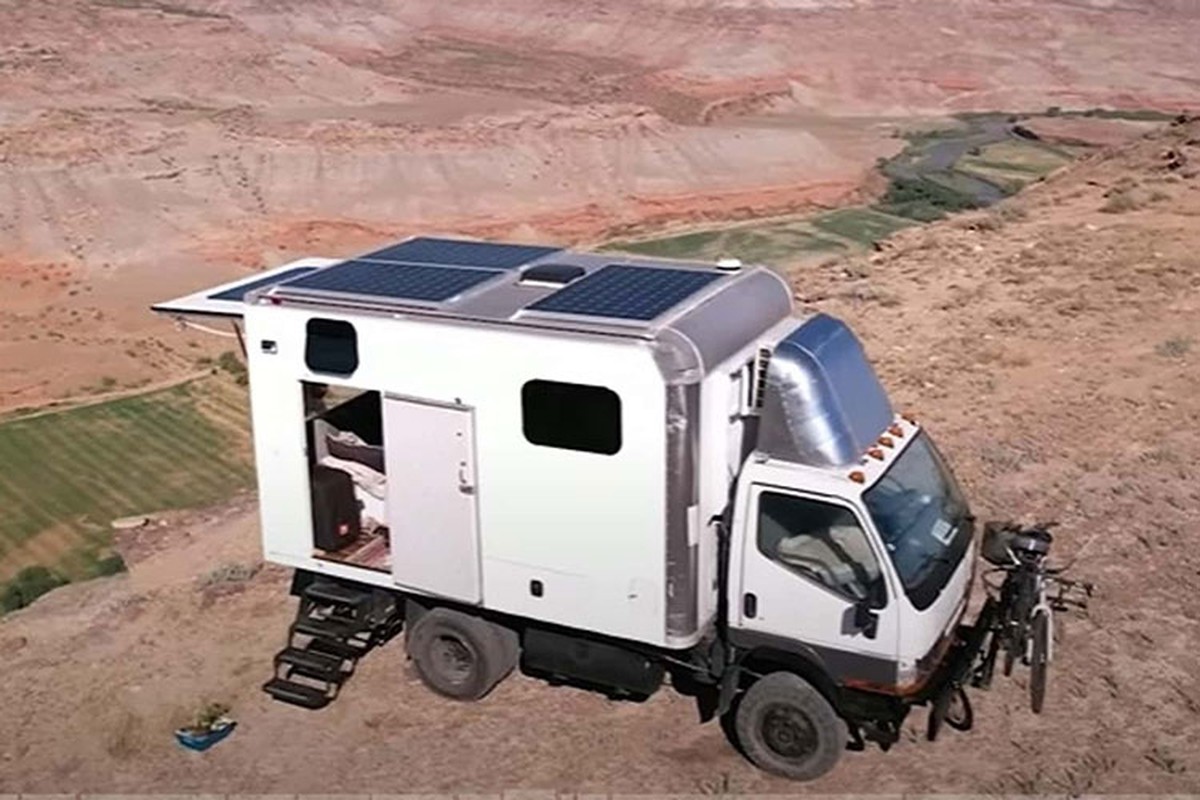 Isuzu 4WD Box Truck Camper - chiec 