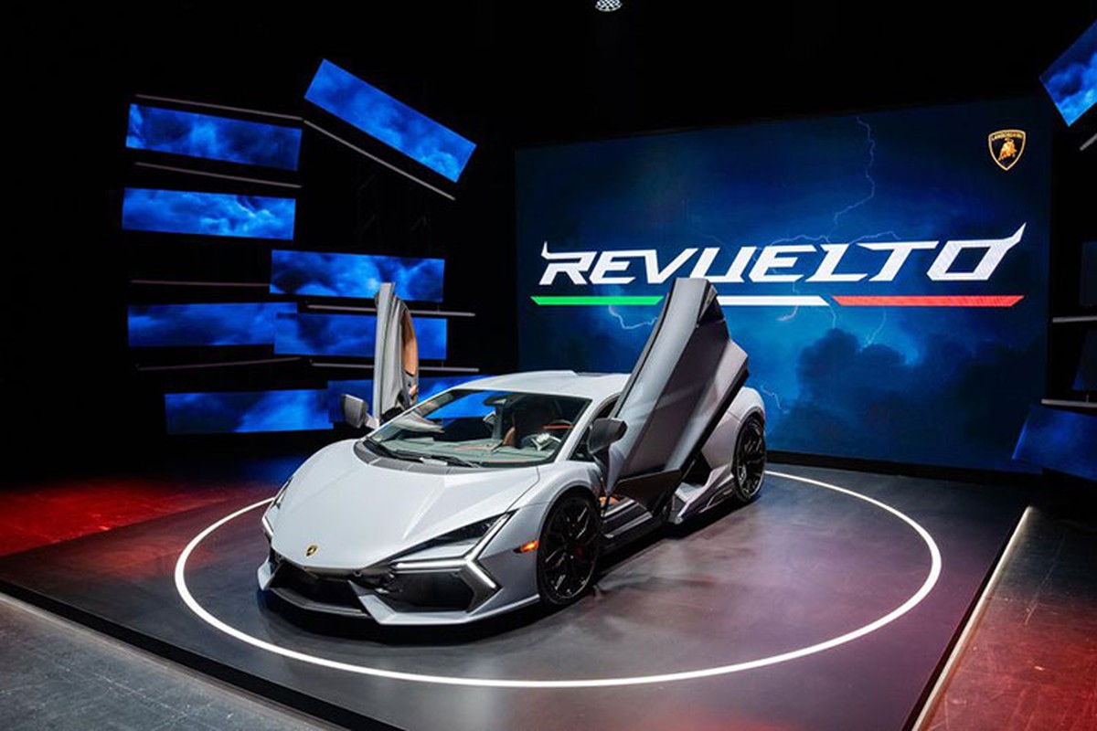 Lamborghini Revuelto chao san Dong Nam A 