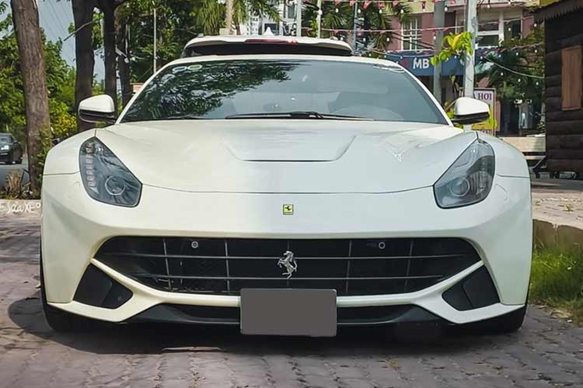 Ferrari F12 Berlinetta hon 20 ty, 8 nam chay 1000km ve tay 