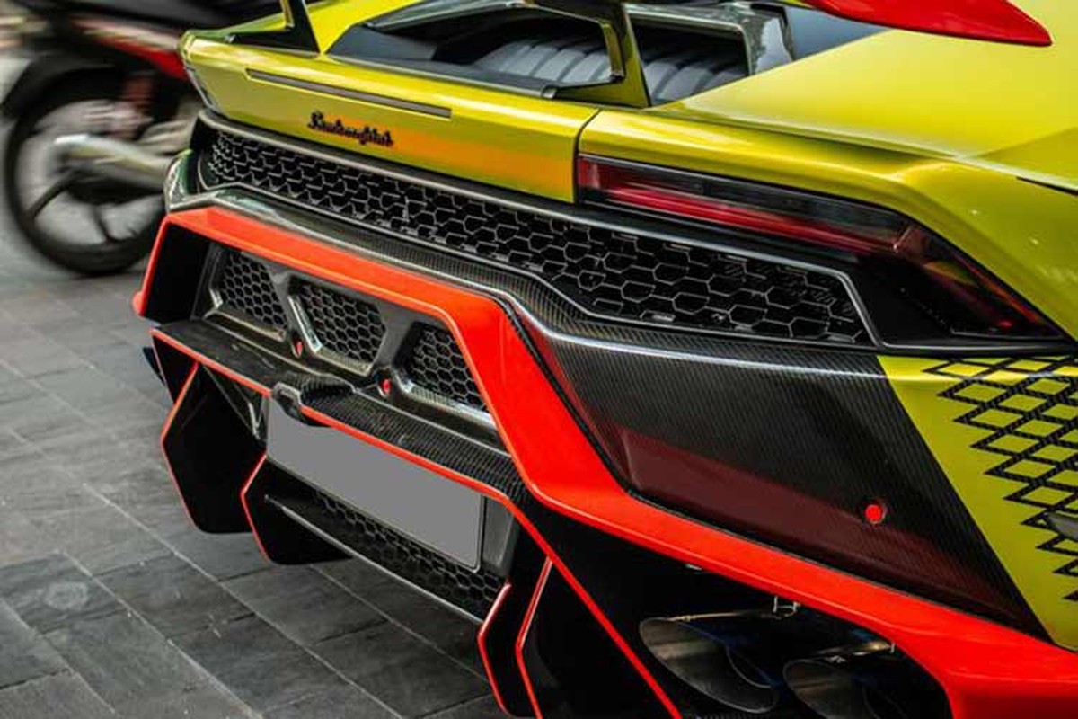 Vo chong Doan Di Bang ban Lamborghini Huracan bien 