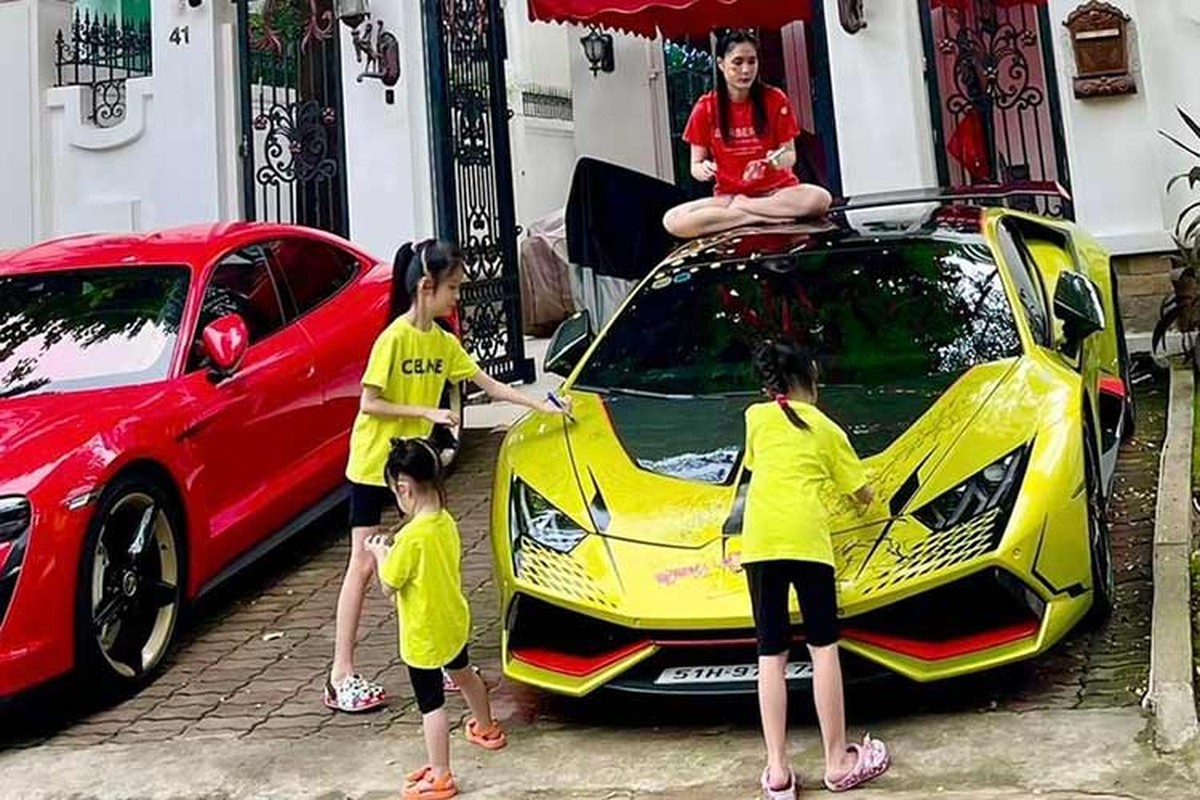 Vo chong Doan Di Bang ban Lamborghini Huracan bien 