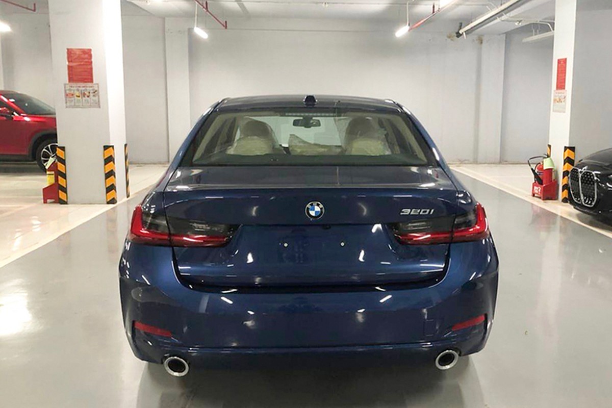 BMW 320i 2023 vua 