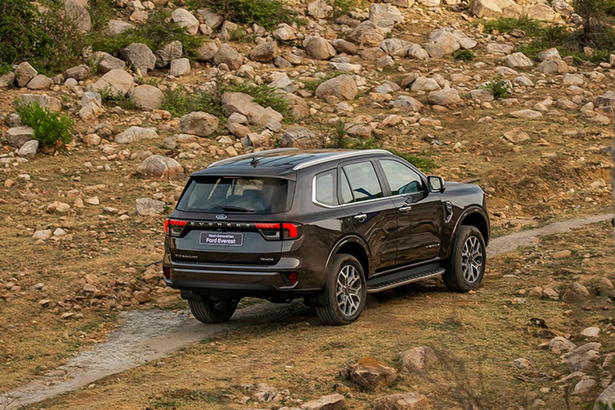 Ford Everest thau tom gan 40% thi phan SUV 7 cho, Isuzu MU-X “e sung“-Hinh-2