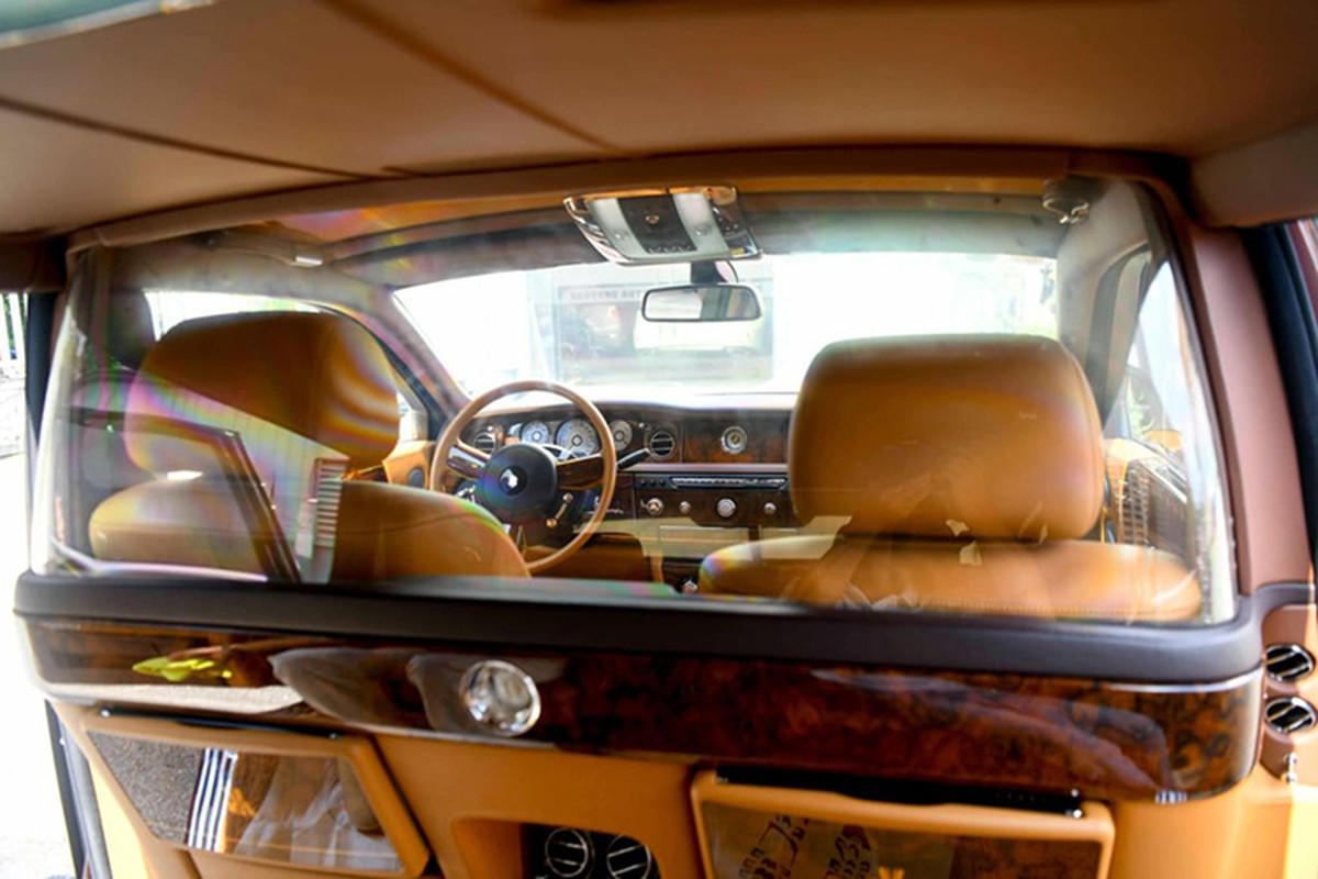 View - 	Rolls-Royce Phantom lửa thiêng của Trịnh Văn Quyết có khách mua