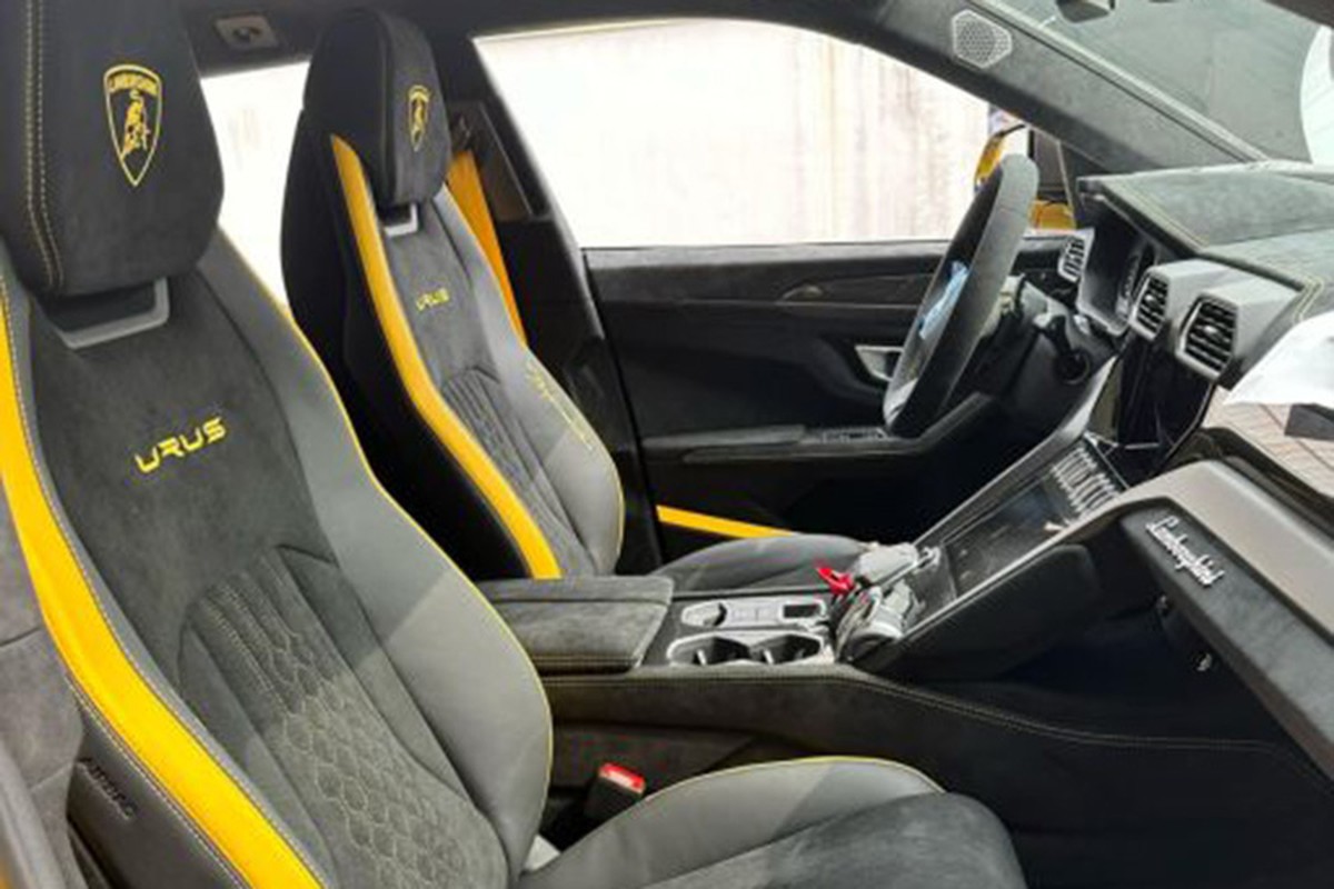 View - 	Ca sĩ Đoàn Di Băng chi hơn 16,5 tỷ tậu Lamborghini Urus Performan