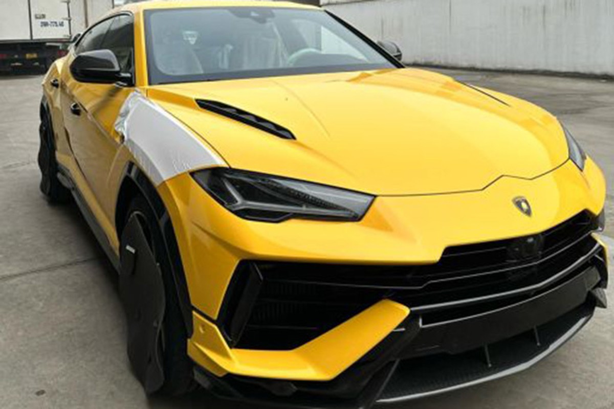View - 	Ca sĩ Đoàn Di Băng chi hơn 16,5 tỷ tậu Lamborghini Urus Performan