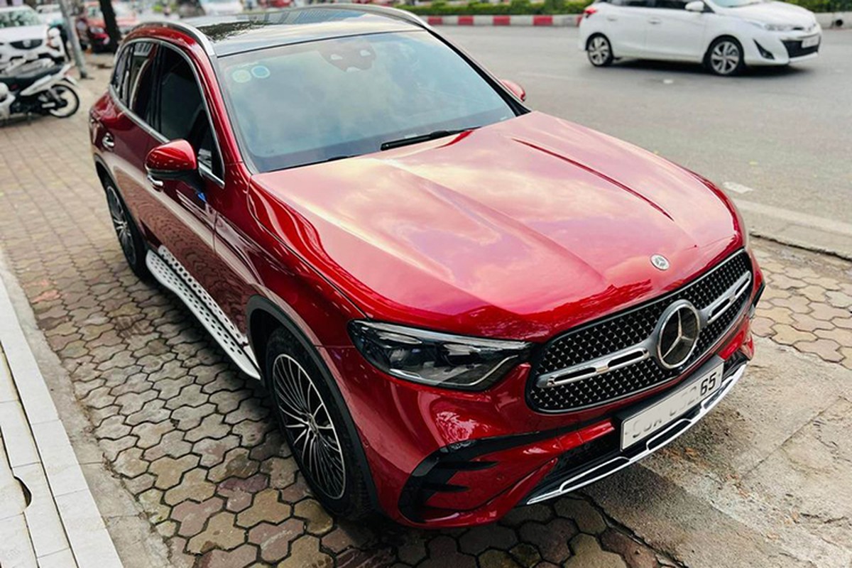 Mercedes-Benz GLC 300 4Matic moi chay 5.000 km lo hon nua ty dong