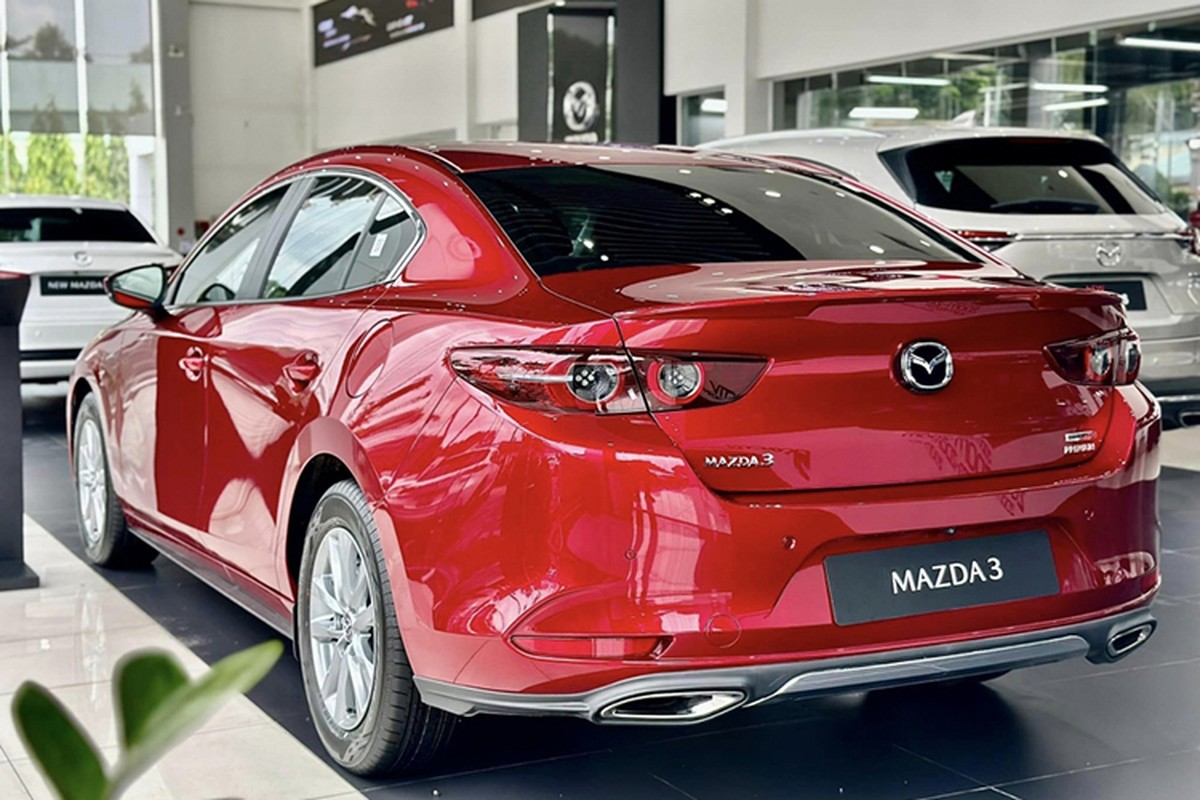 View - 	Mazda3 bán chạy nhất phân khúc, Toyota Corolla Altis xếp bét bảng