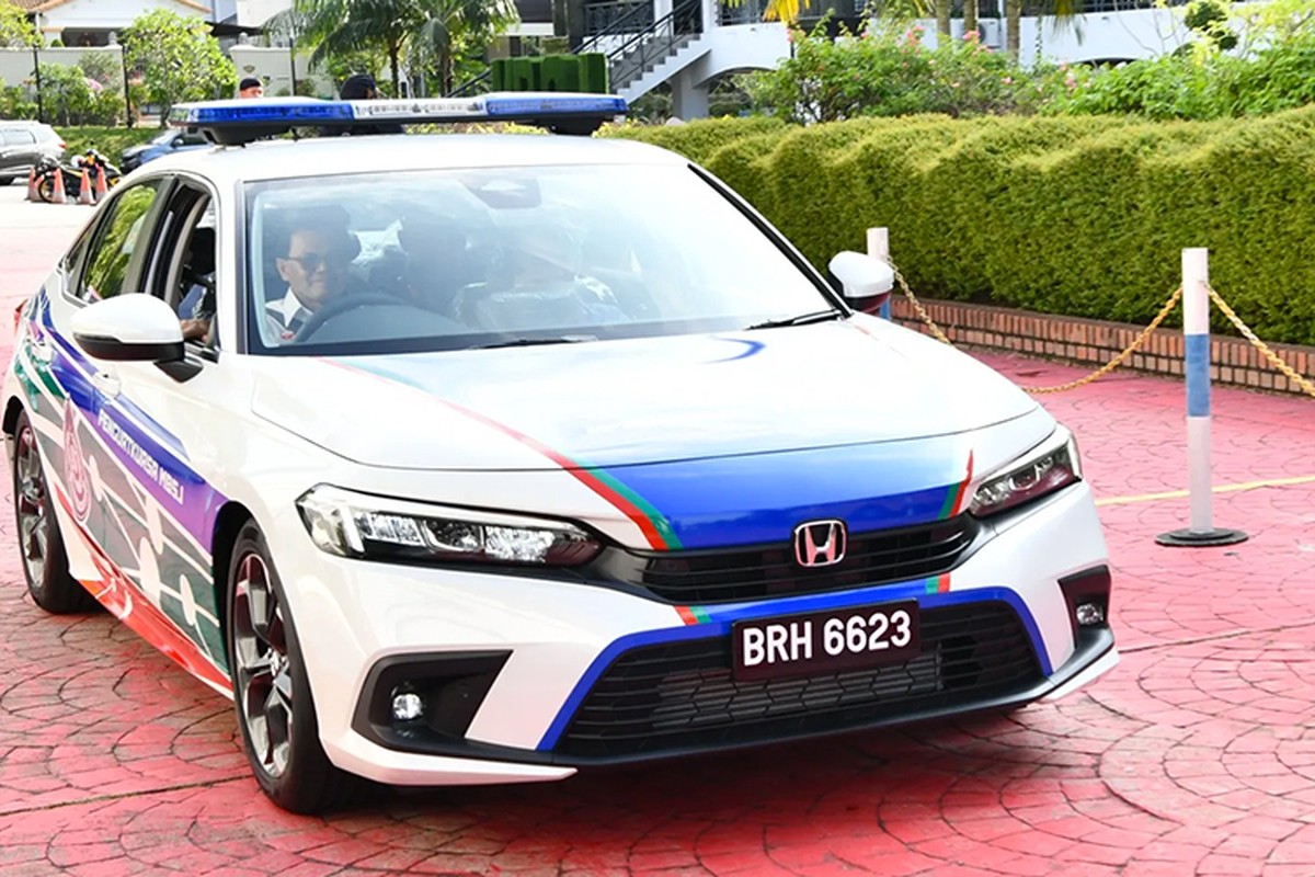 View - 	Honda Civic được cảnh sát Malaysia dùng làm xe tuần tra