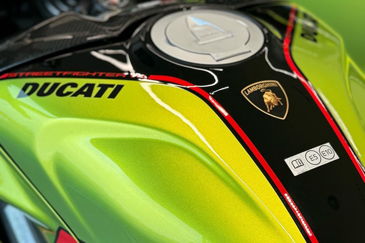 View - 	Đoàn Di Băng chi tiền tỷ tậu Ducati Streetfighter V4 Lamborghini