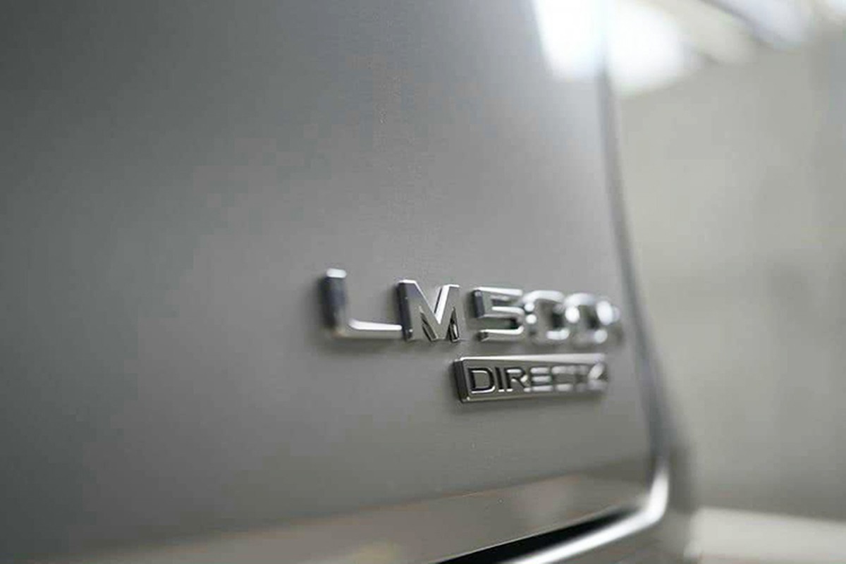 View - 	Cận cảnh Lexus LM 500h chuyên cơ mặt đất từ 7,21 tỷ tại Việt Nam