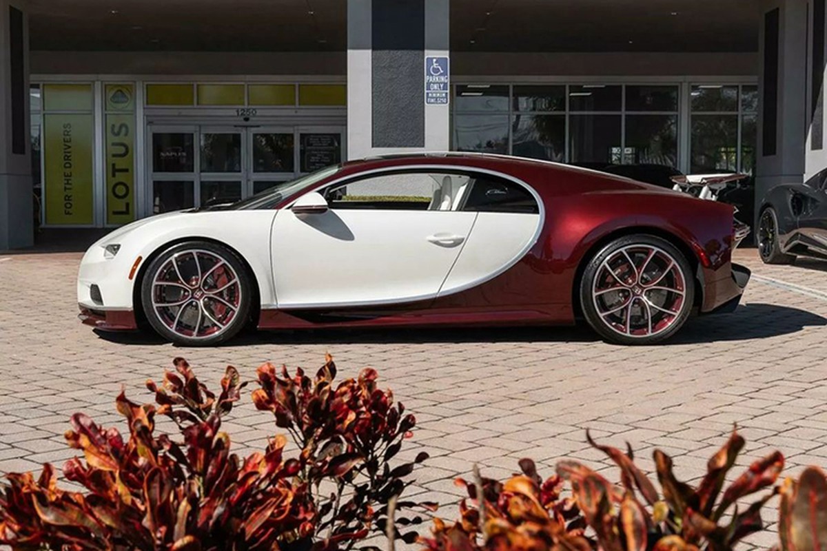 View - 	Tậu Bugatti Chiron giá 95 tỷ được tặng kèm Rolls-Royce Wraith 