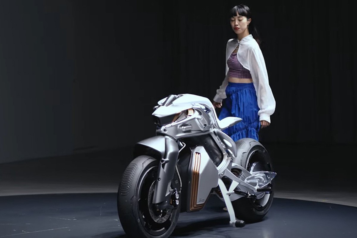 View - 	Yamaha Motoroid - chiếc xe môtô biết nhảy cùng người đẹp