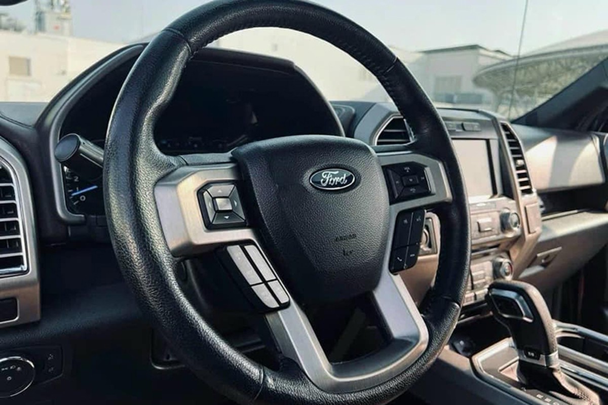 View - 	Khủng long Ford F150 Platinum chạy 8 năm, giá 1,9 tỷ ở Hà Nội