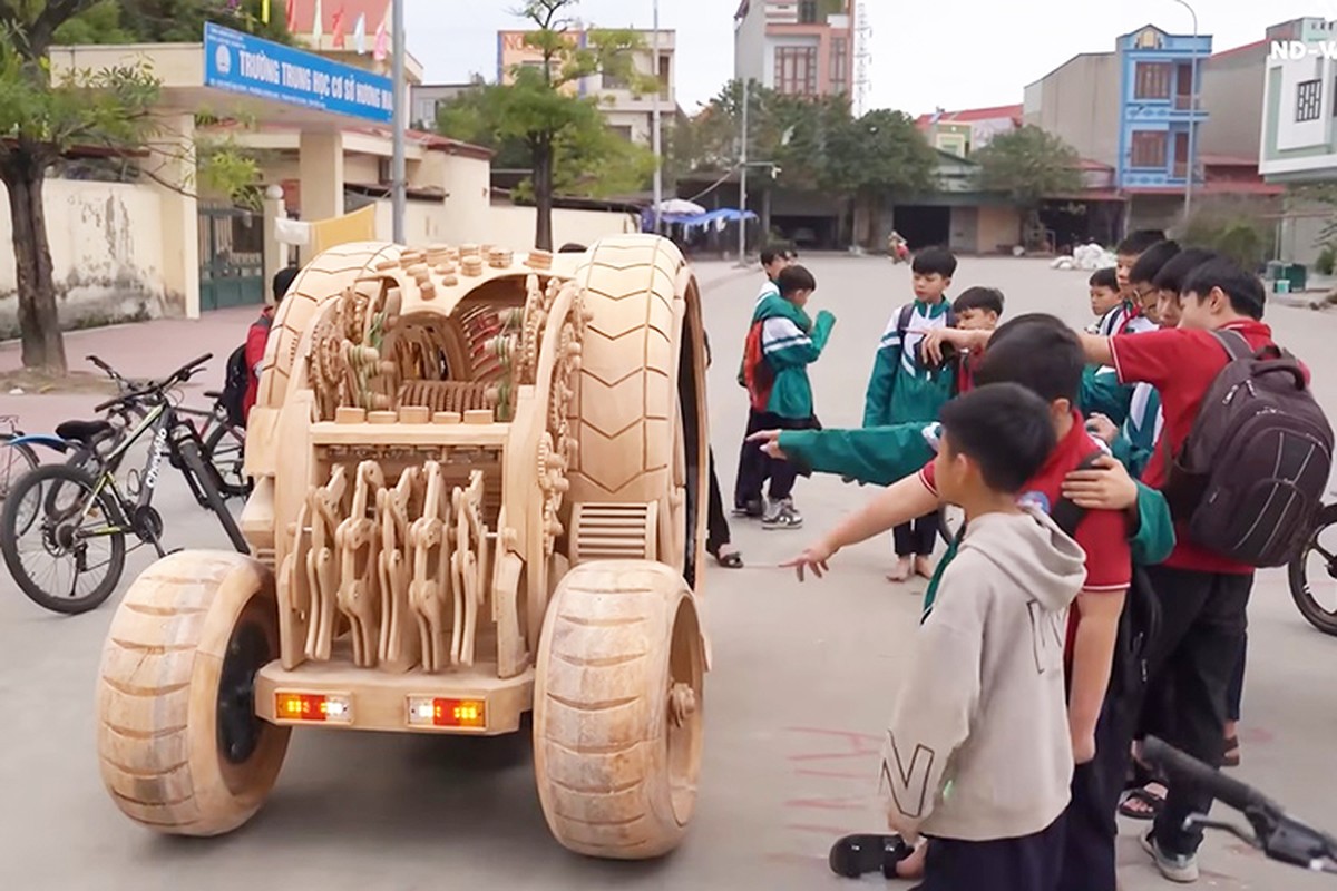 View - 	Tận mục chiếc ôtô gỗ độc lạ phác thảo của AI của thợ mộc Việt