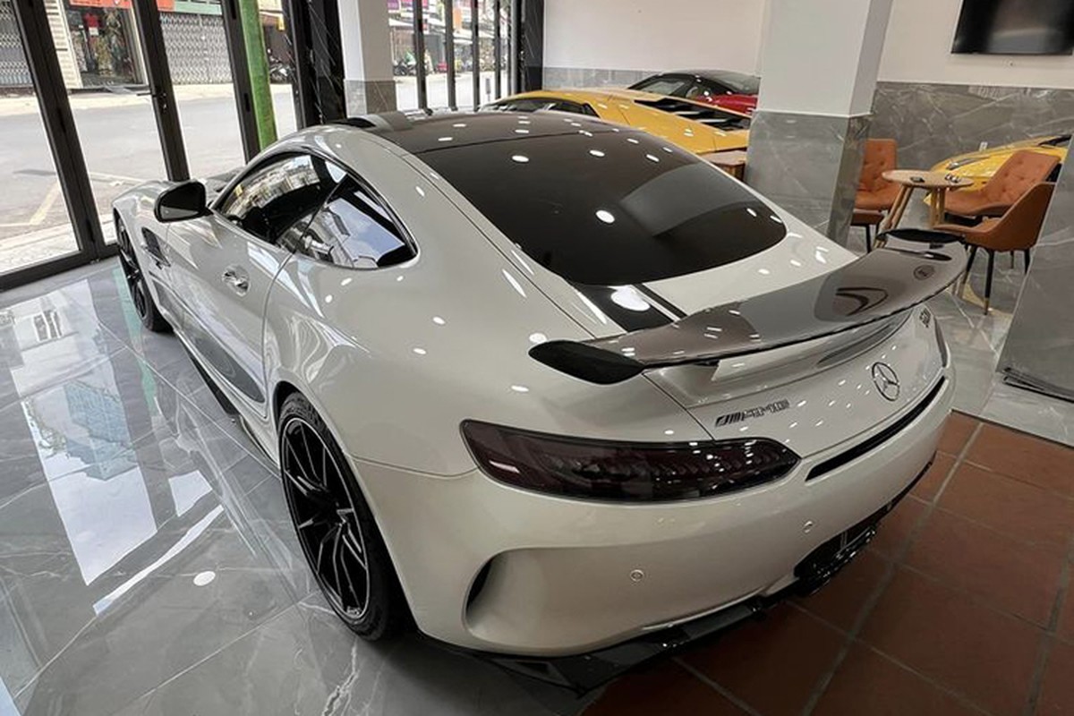 View - 	Qua Vũ móc ví 11 tỷ mua Mercedes-AMG GT R nhanh hơn mua rau