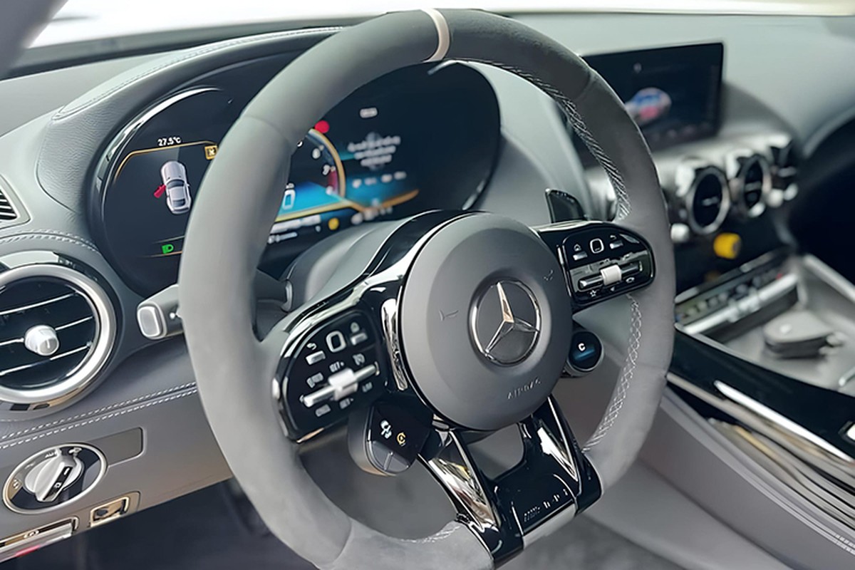 View - 	Qua Vũ móc ví 11 tỷ mua Mercedes-AMG GT R nhanh hơn mua rau