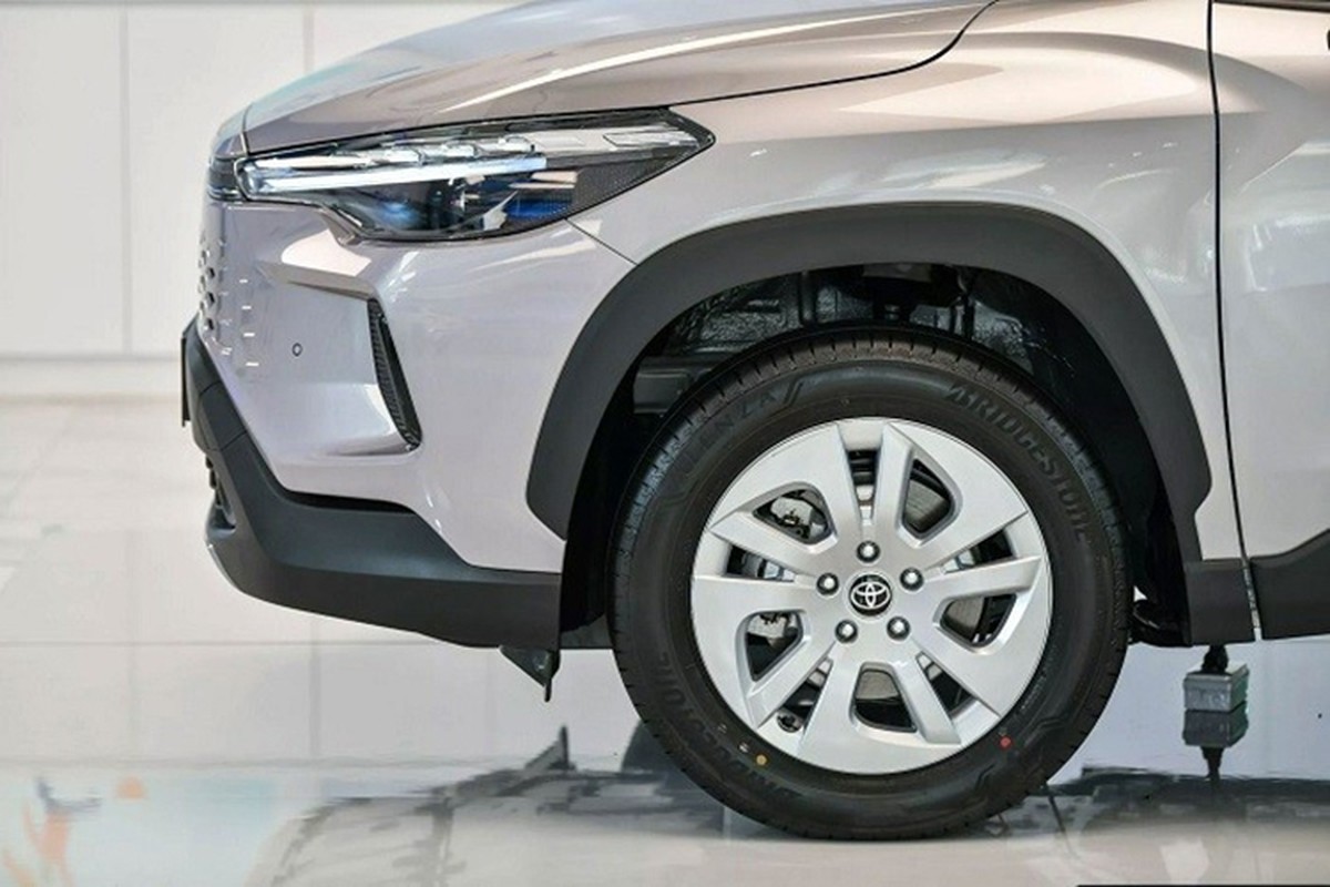 View - 	Toyota Corolla Cross 2024 chốt giá từ 820 triệu đồng tại Việt Nam