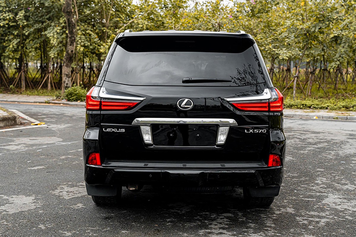 Can canh Lexus LX570 chay 8 nam, 