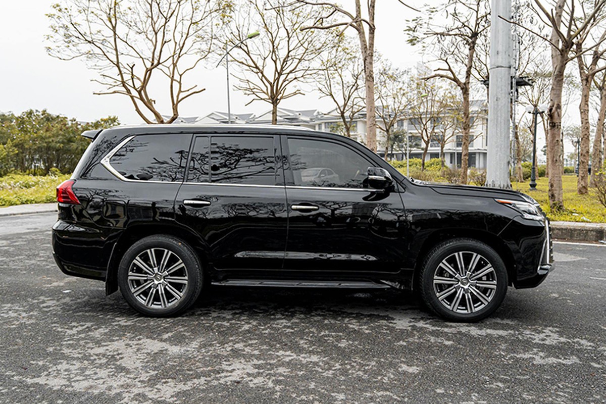 Can canh Lexus LX570 chay 8 nam, 