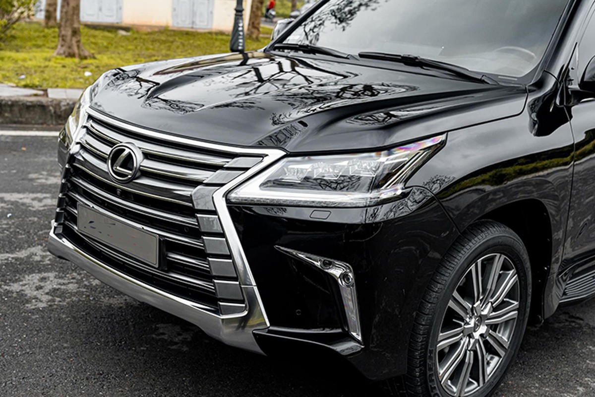 Can canh Lexus LX570 chay 8 nam, 