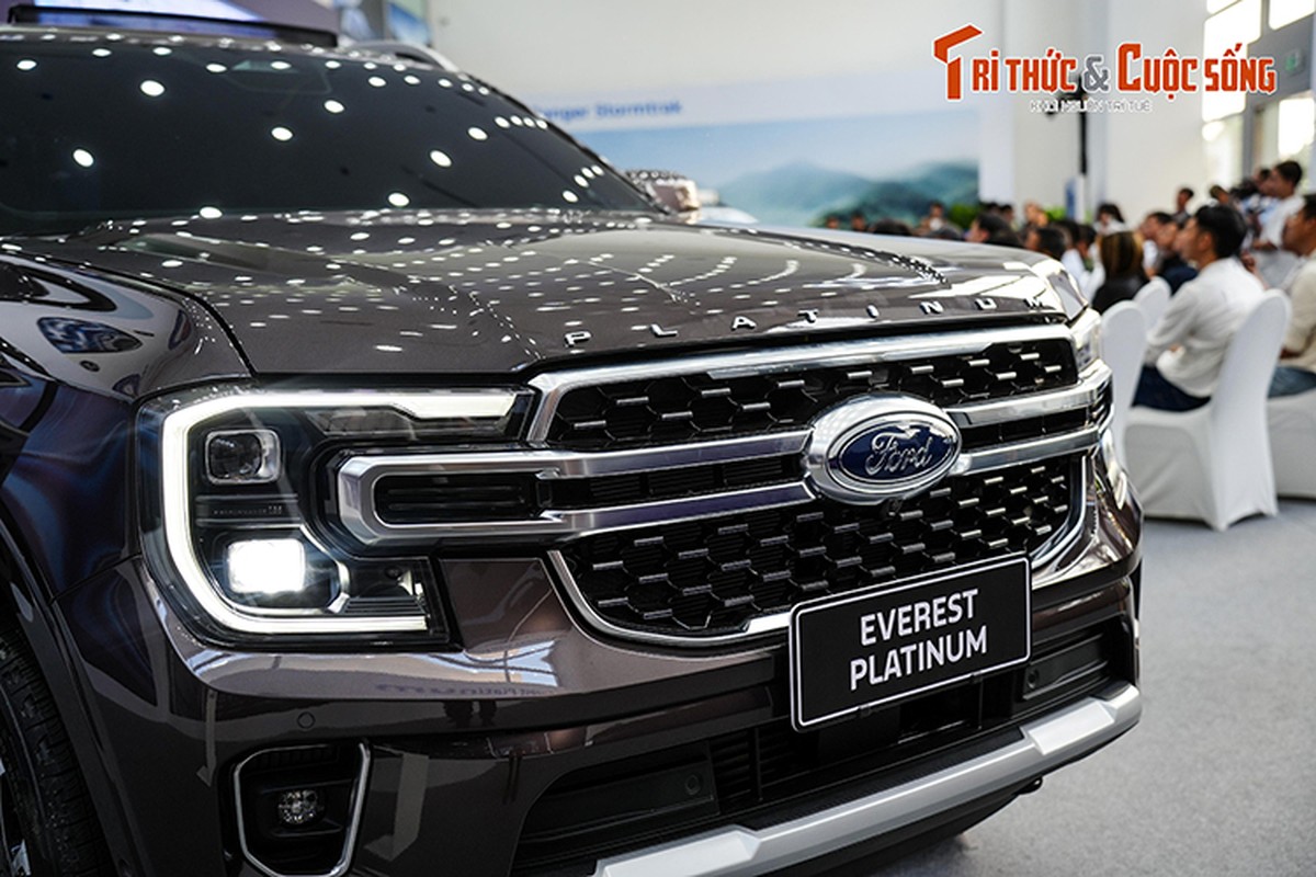 View - 	Cận cảnh Ford Everest Platinum 2024 tại Việt Nam, hơn 1,5 tỷ đồng