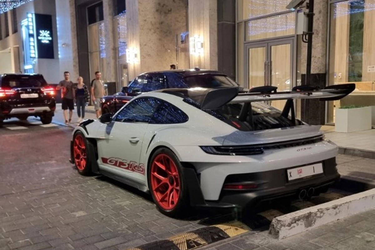 Chiec Porsche 911 GT3 RS mang bien so tri gia toi 241,77 ty dong-Hinh-2