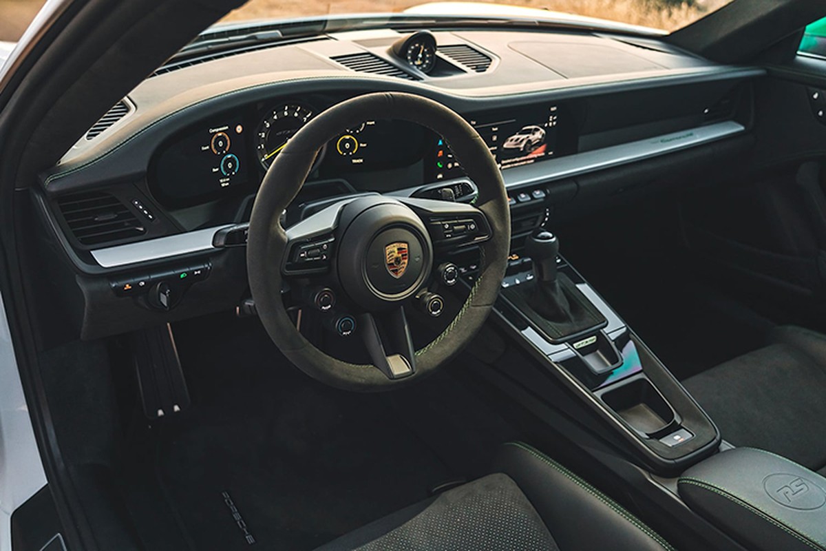 View - 	Chiếc Porsche 911 GT3 RS mang biển số trị giá tới 241,77 tỷ đồng