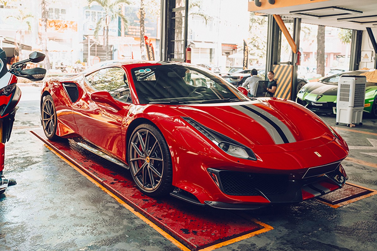 View - 	Qua Vũ tậu Ferrari 488 Pista hơn 18 tỷ đồng, độc nhất Việt Nam