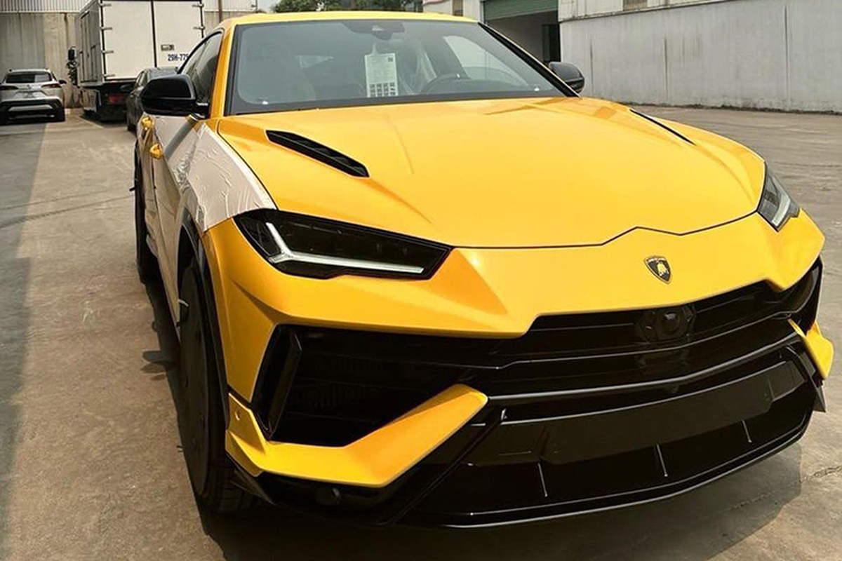 Huan “hoa hong” choi lon tau sieu SUV Lamborghini Urus S hon 16 ty?