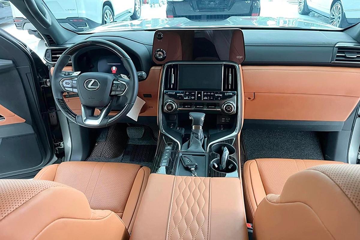 View - 	Lexus LX600 2023 bản 4 chỗ mới chạy 145km, bán lỗ nhẹ 1 tỷ đồng