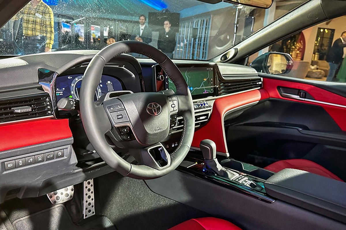 Toyota Camry Hybrid 2025 co gia khoi diem tu 710 trieu dong tai My-Hinh-5