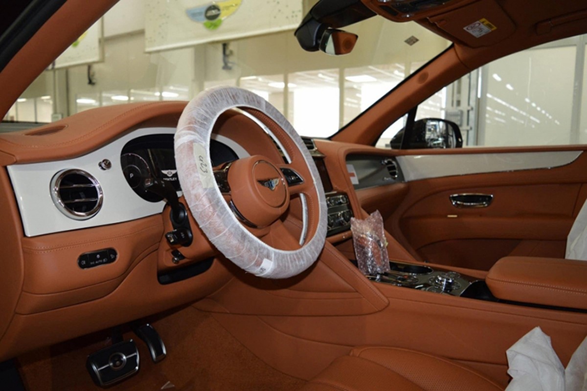 View - 	Bentley Bentayga EWB của bà bầu Đoàn Di Băng có giá gần 26 tỷ