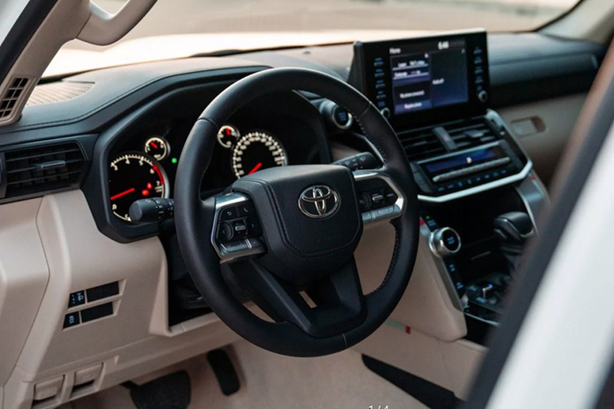 Cận cảnh Toyota Land Cruiser 10th Victory Edition từ 2,2 tỷ đồng