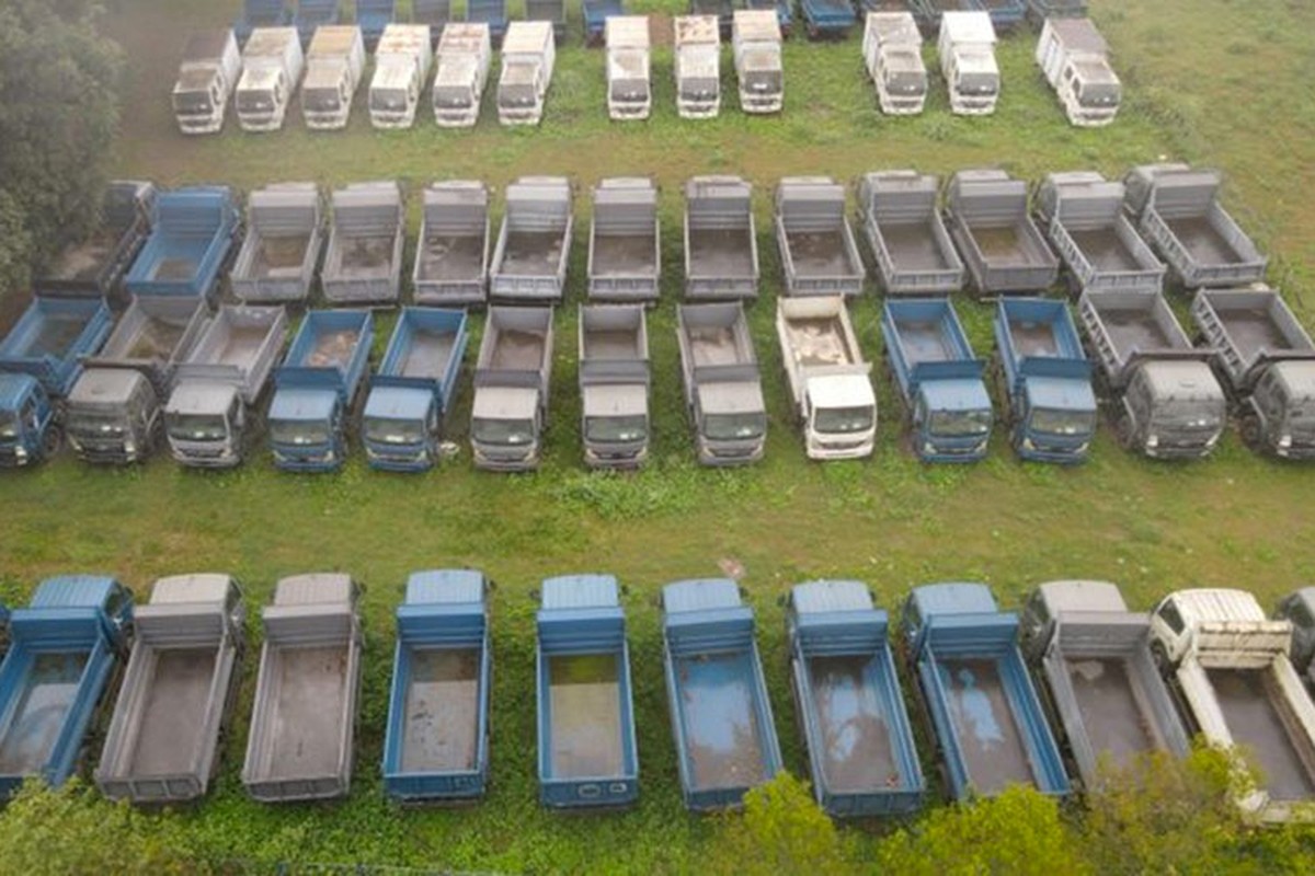 View - 	Cận cảnh hơn 2.100 ôtô VEAM trị giá nghìn tỷ phơi nắng, dầm mưa