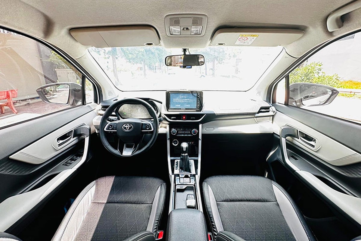 View - 	Toyota Veloz Cross 2024 chạy 25 km bán 620 triệu có phải món hời