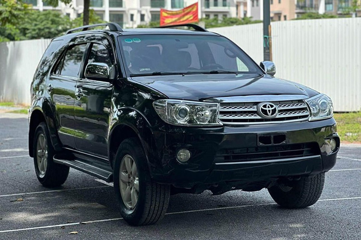 View - 	Có nên mua Toyota Fortuner chạy 14 năm giá 400 triệu tại Việt Nam