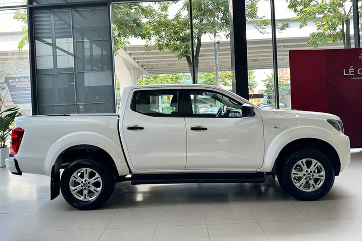 View - 	Nissan Navara 2024 bằng xương bằng thịt tại Việt Nam từ 685 triệu