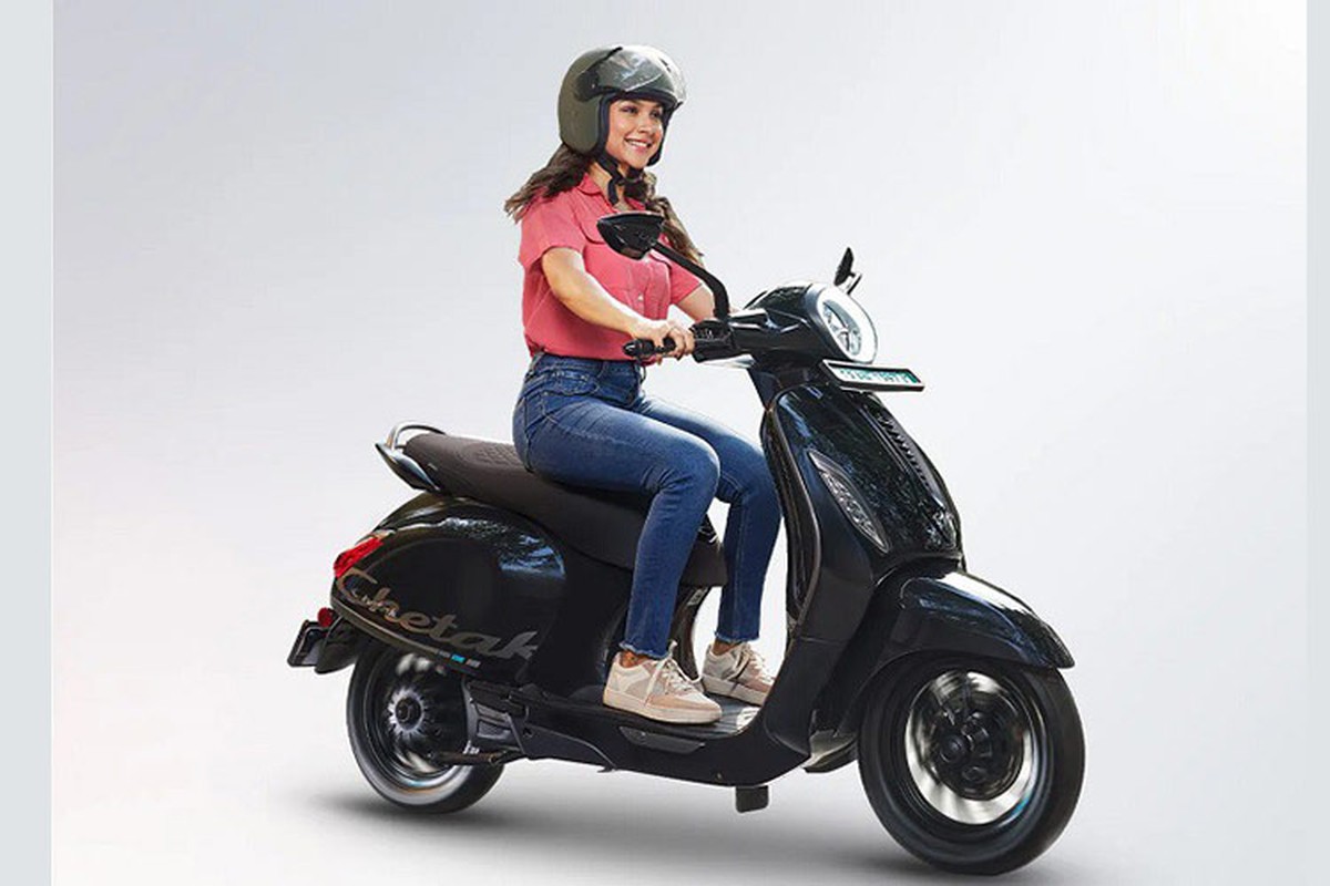 Bajaj Chetak 3201 - xe may dien cong nghe gia 38,5 trieu dong