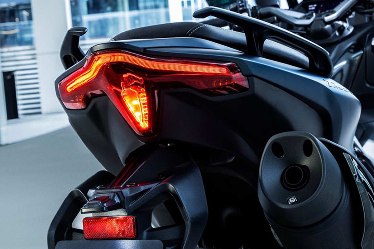 View - 	Yamaha TMAX Tech Max, xe ga đắt hơn ôtô Vinfast VF3 trăm triệu